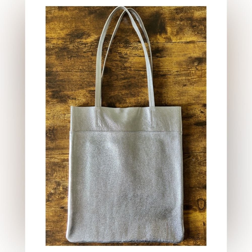 Madewell Magazine Tote Bag in Metallic Leather
